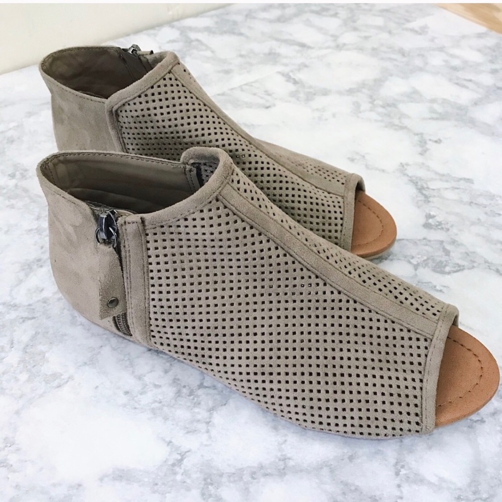 NWOT Peep Toe Bootie Flats